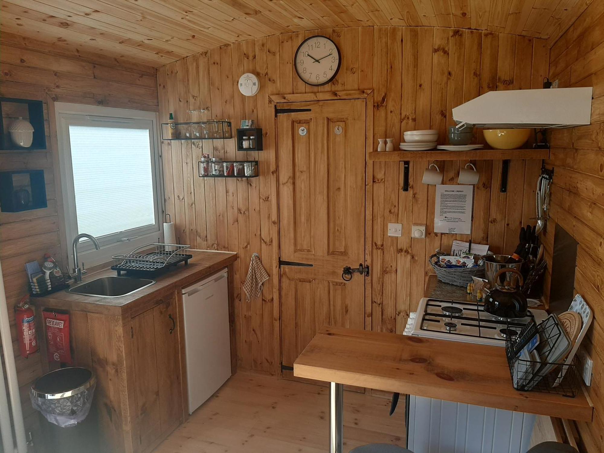 Anglesey New Modern Shepherds Hut With Spa Hot Tub Gwalchmai Екстер'єр фото