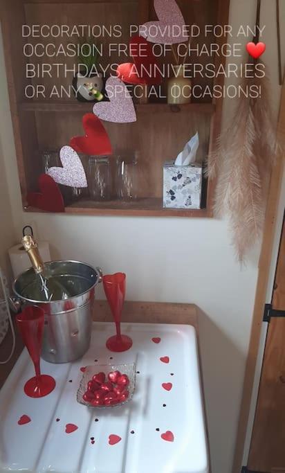 Anglesey New Modern Shepherds Hut With Spa Hot Tub Gwalchmai Екстер'єр фото