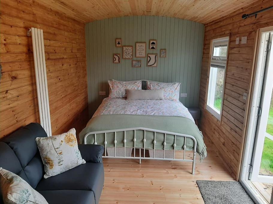 Anglesey New Modern Shepherds Hut With Spa Hot Tub Gwalchmai Екстер'єр фото