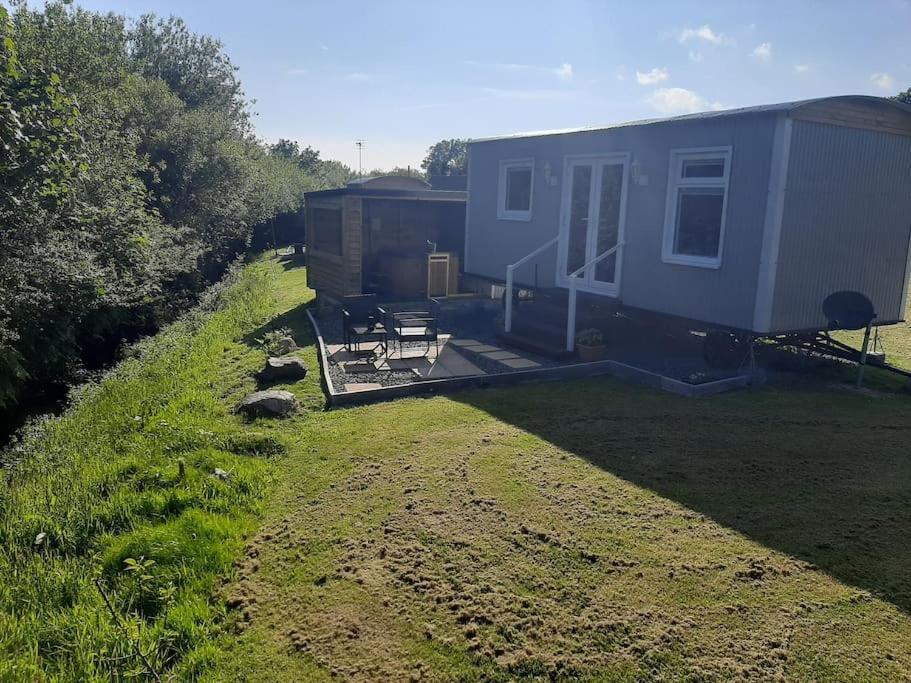 Anglesey New Modern Shepherds Hut With Spa Hot Tub Gwalchmai Екстер'єр фото