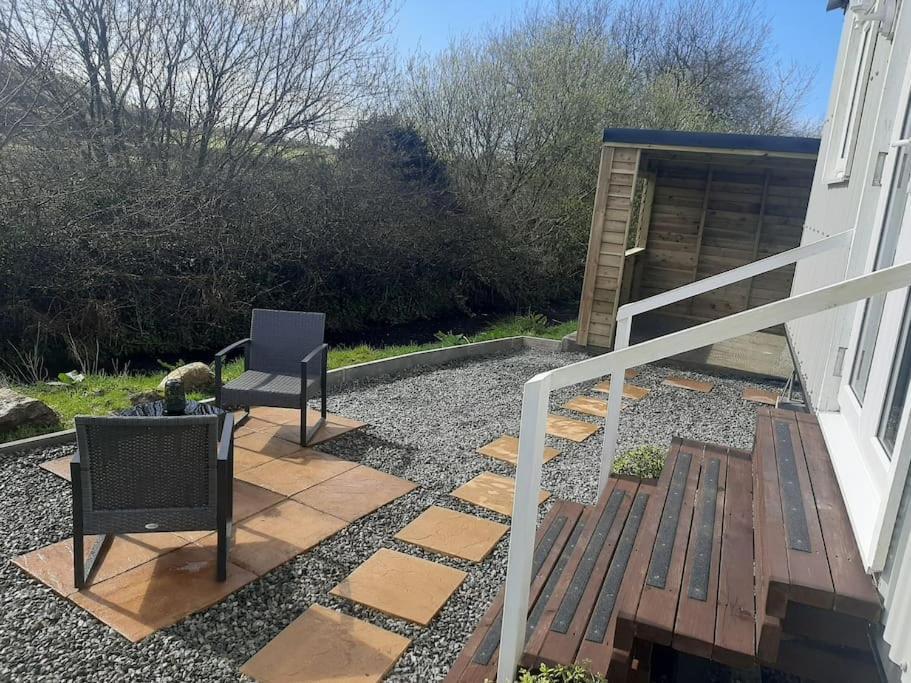 Anglesey New Modern Shepherds Hut With Spa Hot Tub Gwalchmai Екстер'єр фото